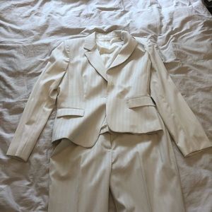 White Pants Suit -size 10